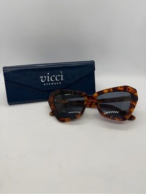 Tortoiseshell Cat-Eye Sunglasses - Brown